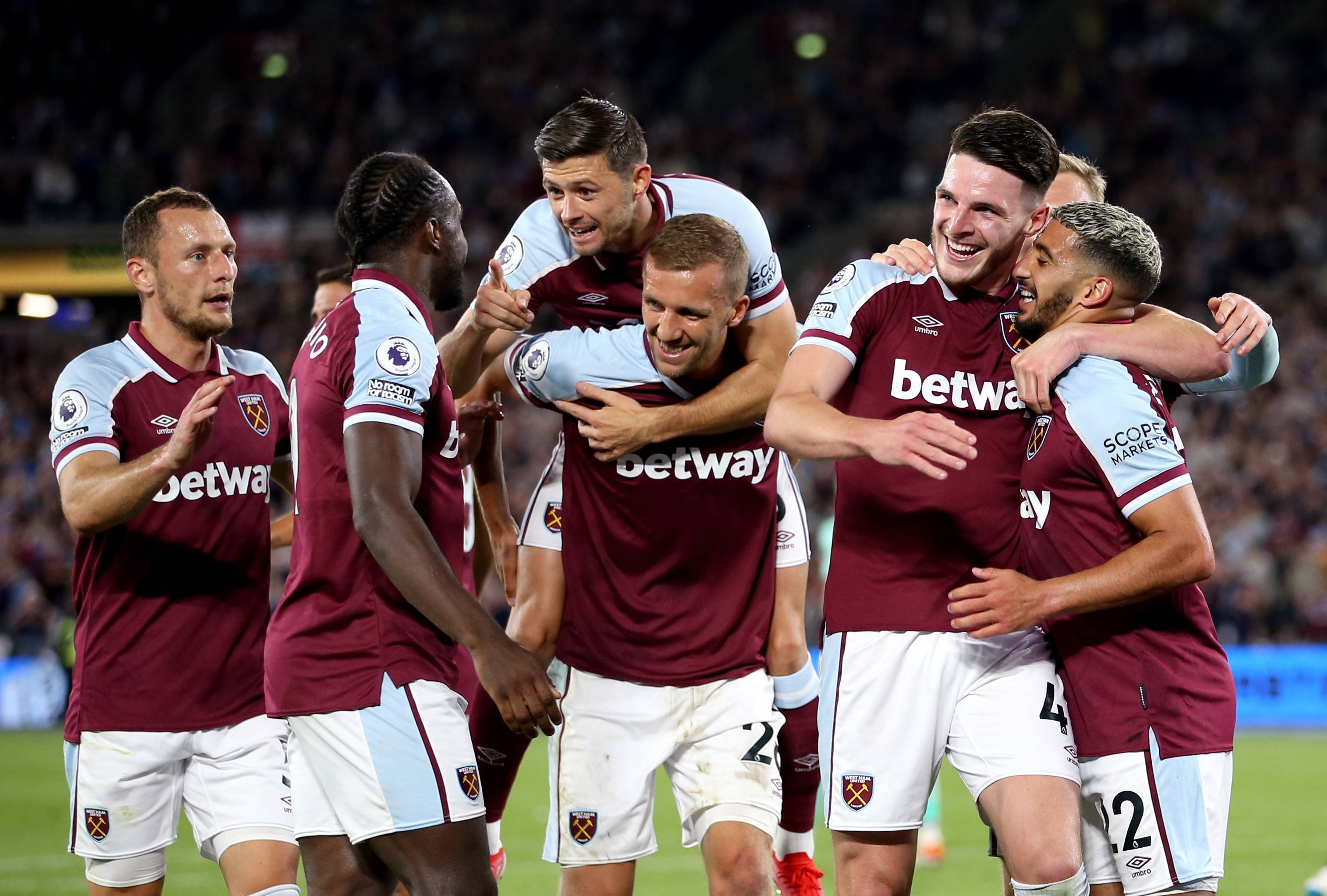 包含赛地聚焦——意大利杯赛前热度飙升；休斯敦火箭战术微调；赛场秩序良好；阵容厚度经受考验的词条