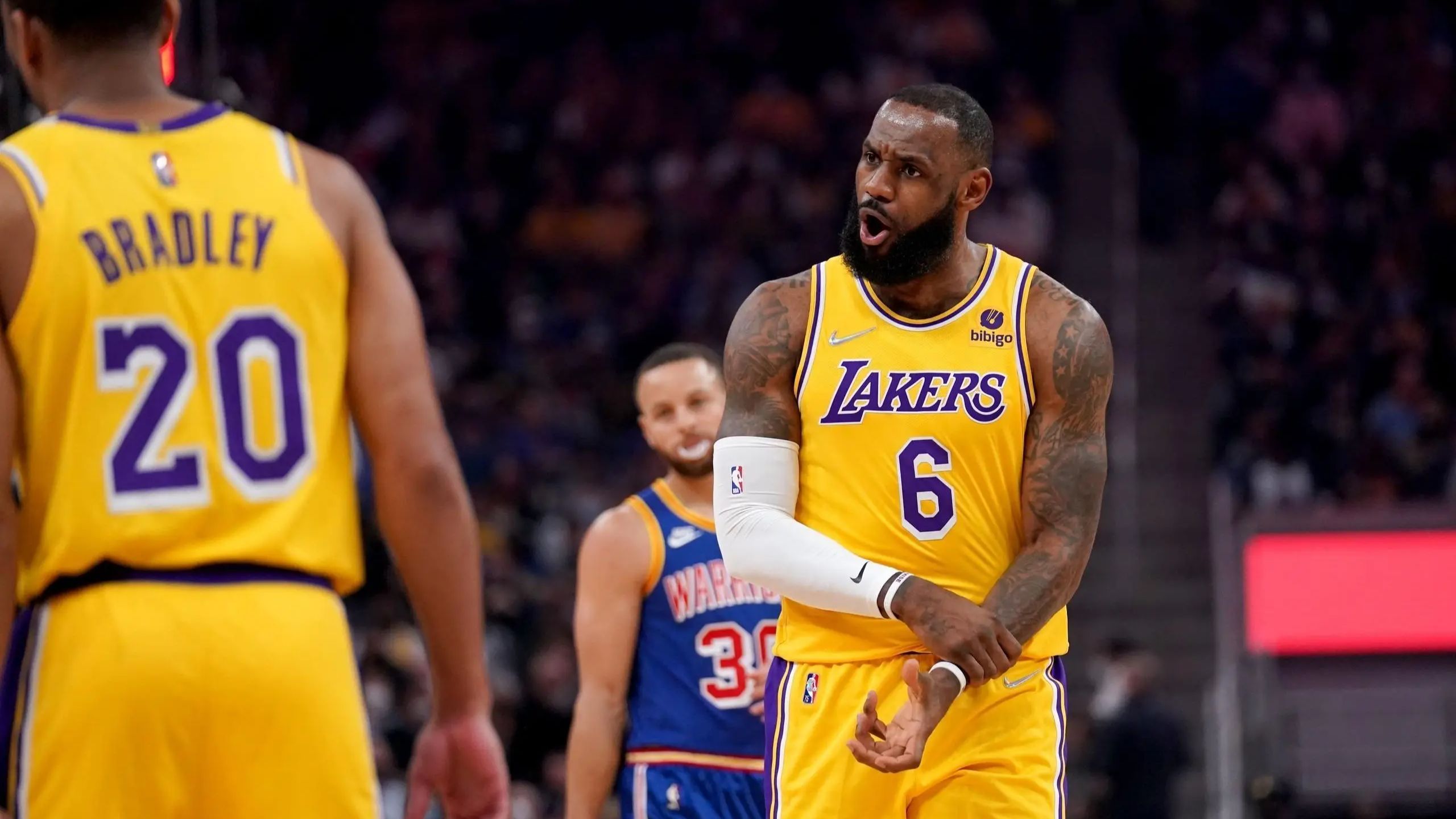 包含金州勇士发布备战花絮，赛前主帅复盘，NBA常规赛任务艰巨，轮换策略成焦点的词条