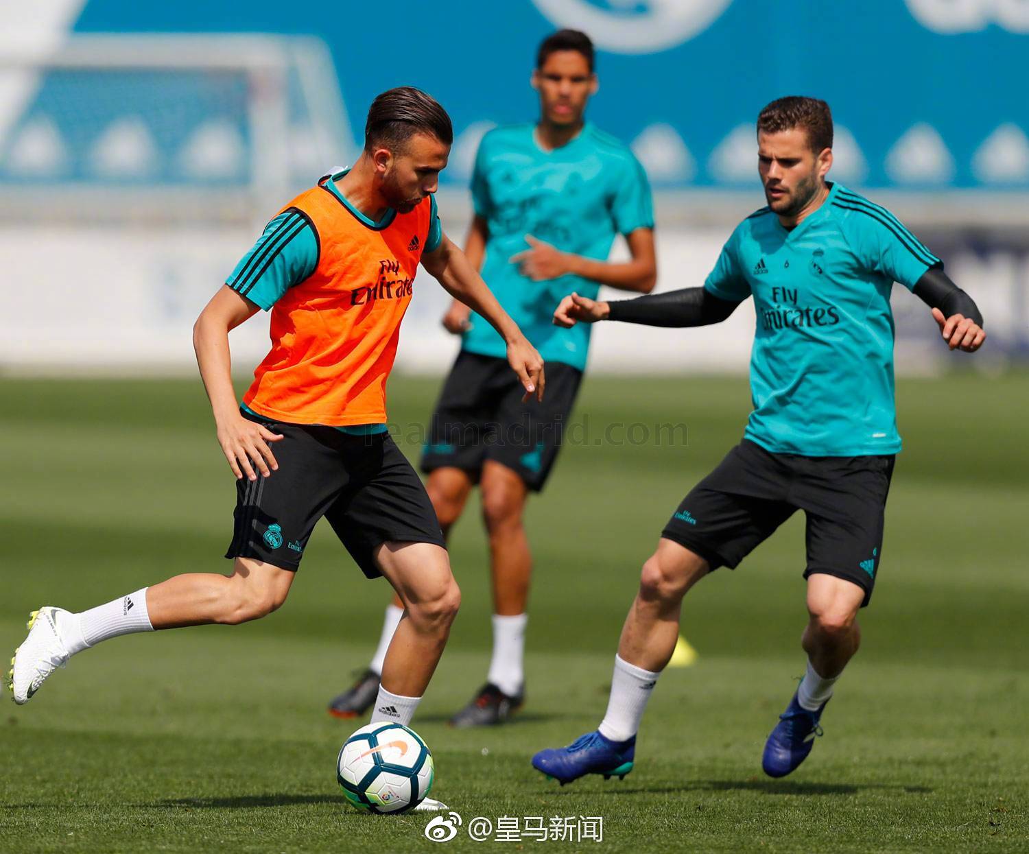 包含比利亚雷亚尔训练开放日，冲刺阶段状态回暖引欢呼，社区盾在即，控场能力受关注的词条