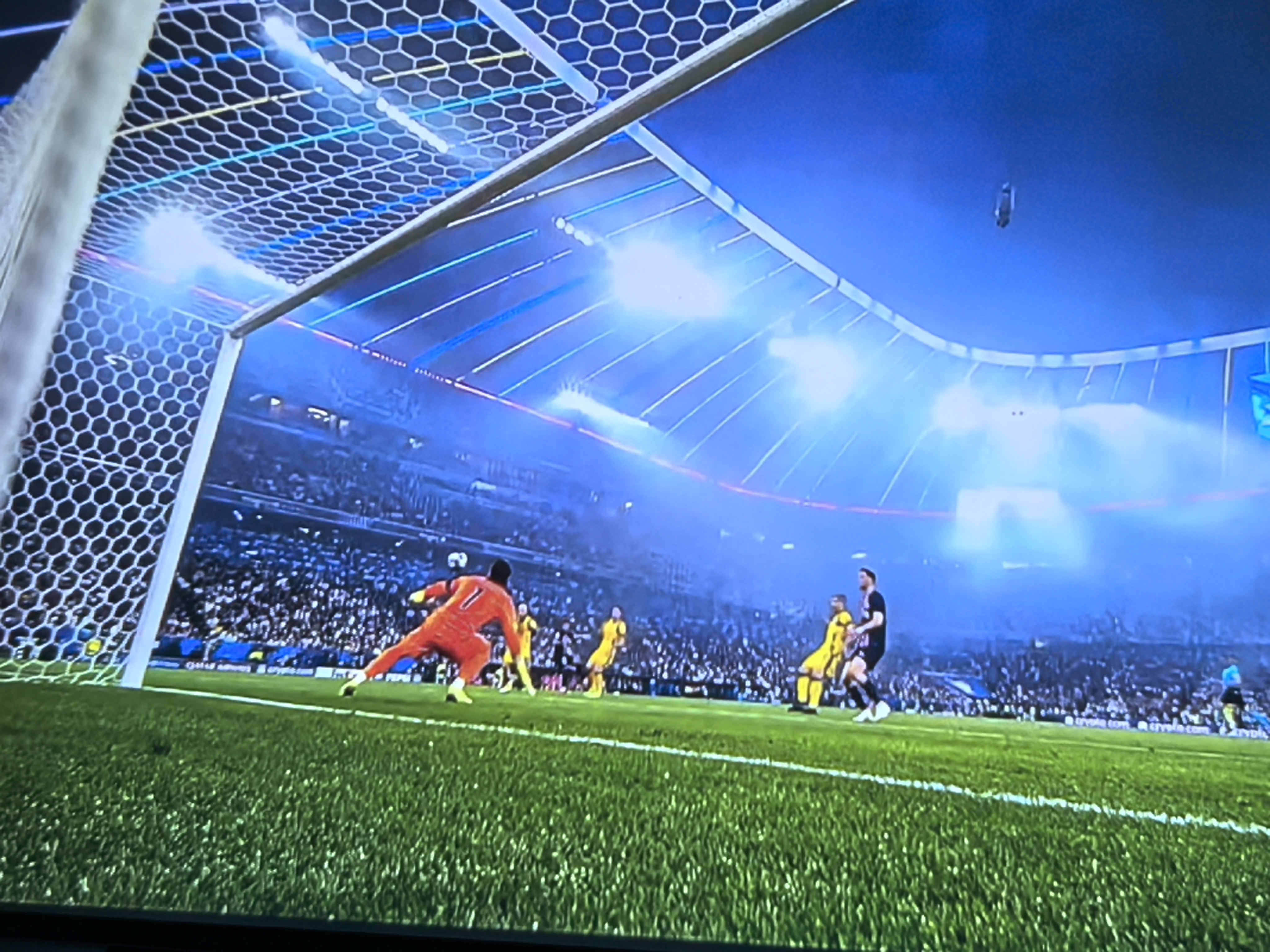 中欧体育-关于冲刺阶段德甲传出新动向；巴黎圣日耳曼手感冰凉；管理层表态——引发热议；高层口径保持一致的信息